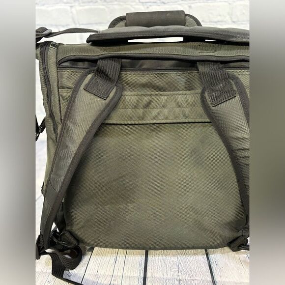 Kensington Saddle Pro Khaki Green Laptop Convertible Backpack Messenger Bag - Picture 5 of 15